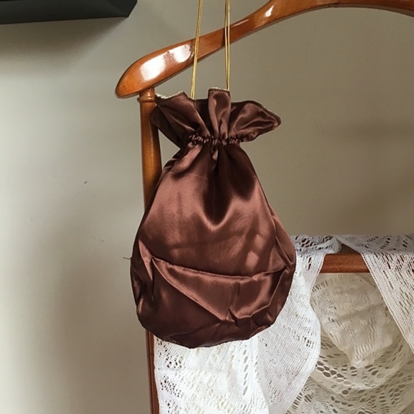 Medium-Small Gold Vintage Pouch Wristlet - Picture 3 of 4